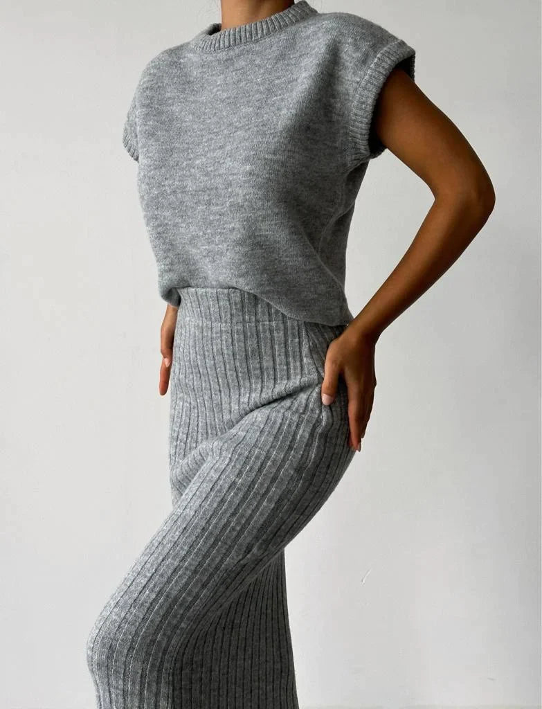 CAVELLI ™  | CARDIGAN SANS MANCHES ET JUPE EN MAILLE