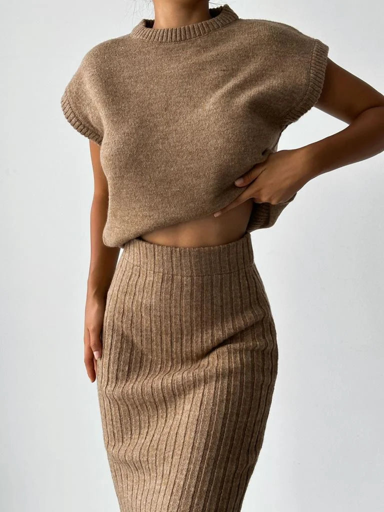 CAVELLI ™  | CARDIGAN SANS MANCHES ET JUPE EN MAILLE