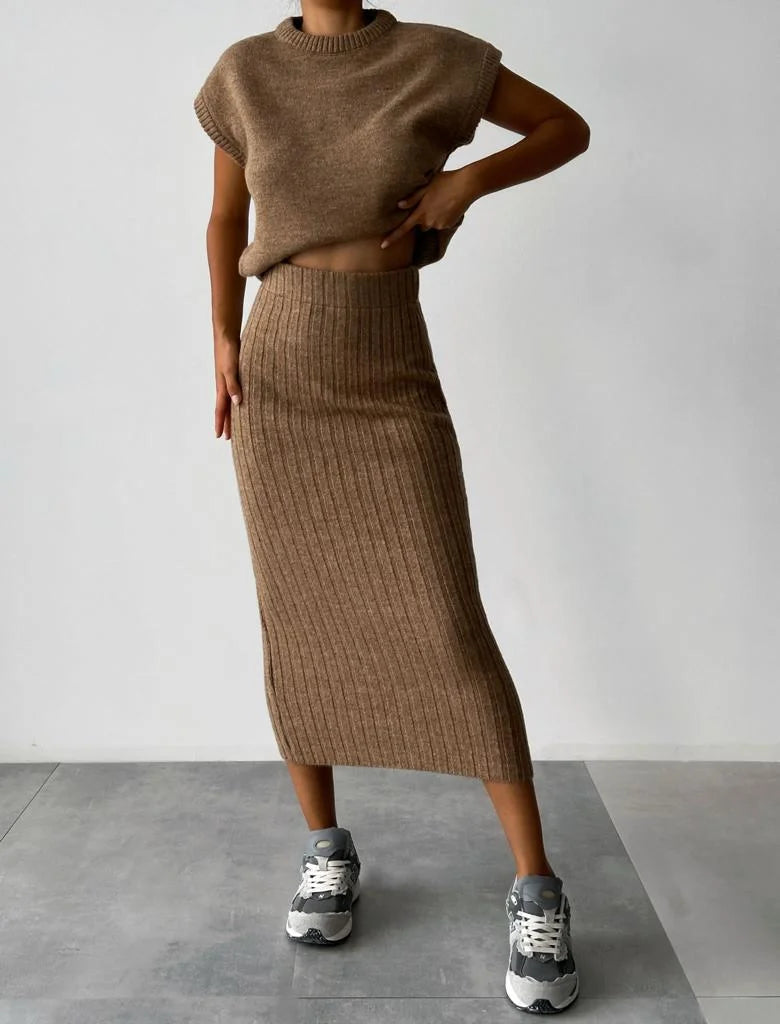 CAVELLI ™  | CARDIGAN SANS MANCHES ET JUPE EN MAILLE