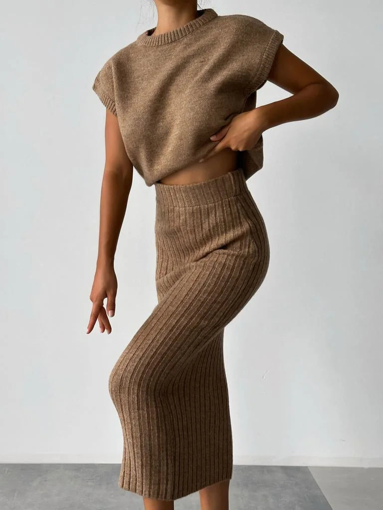 CAVELLI ™  | CARDIGAN SANS MANCHES ET JUPE EN MAILLE