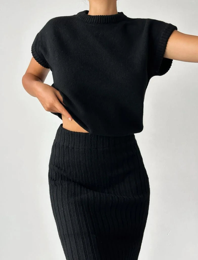 CAVELLI ™  | CARDIGAN SANS MANCHES ET JUPE EN MAILLE