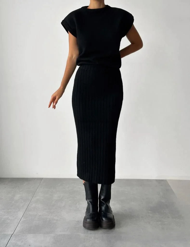 CAVELLI ™  | CARDIGAN SANS MANCHES ET JUPE EN MAILLE