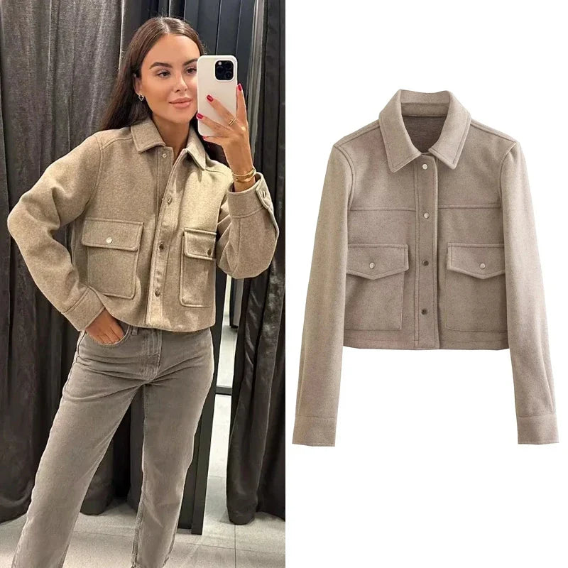 CAVELLI ™ | Manteau court en laine avec boutons