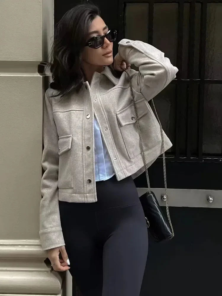 CAVELLI ™ | Manteau court en laine avec boutons